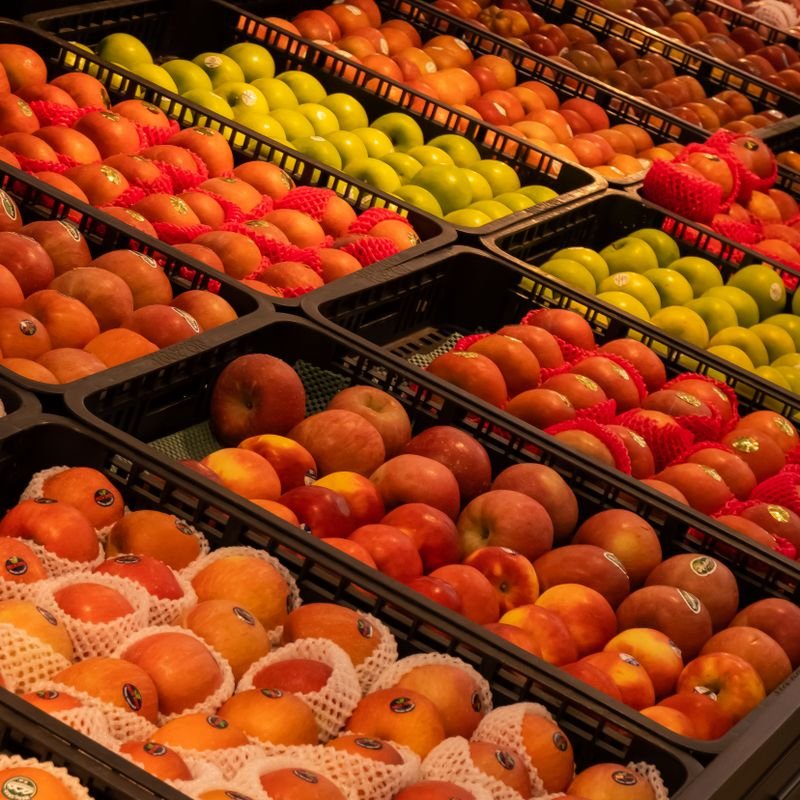Variedad de alimentos y bebidas frescos