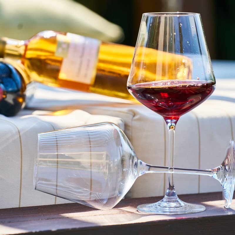 Bebidas con alcohol, vinos y destilados