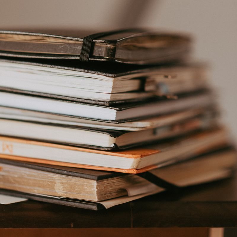 Libros, arte y oficina