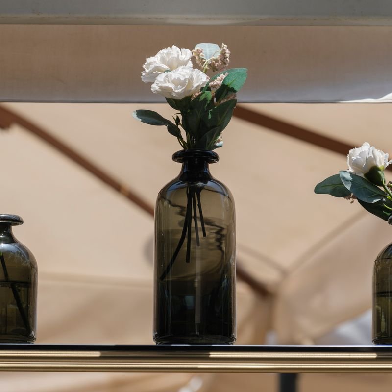 Plantas artificiales y floreros